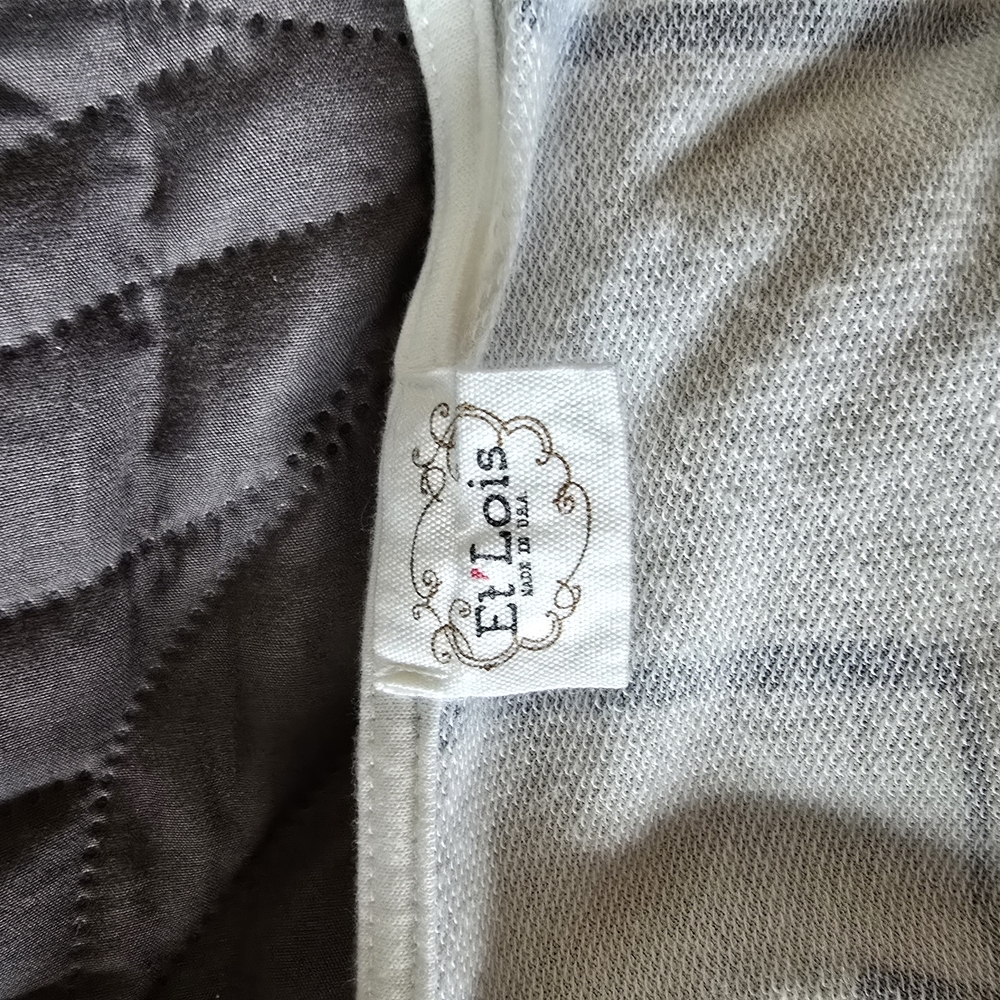 Abstract Black and White Graphic Tee - Picture 4 of 4